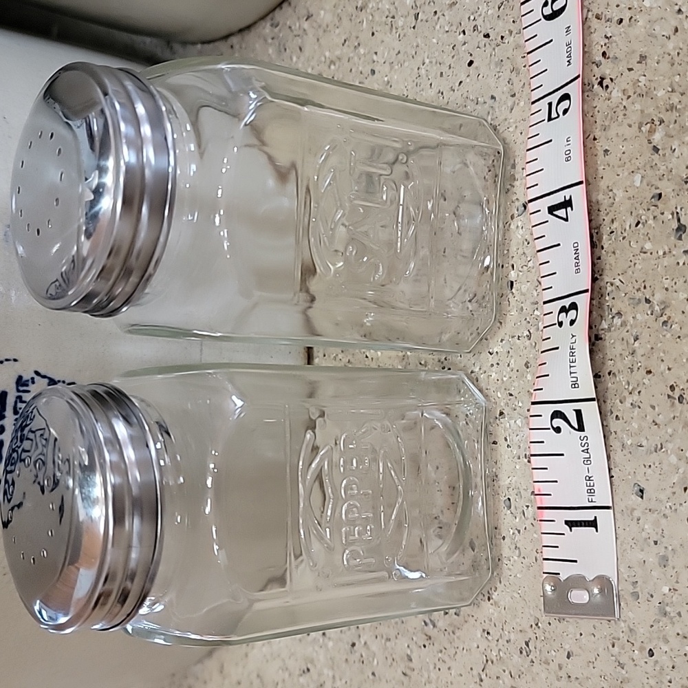 Salt/Pepper Shakers - Picture 6 of 6